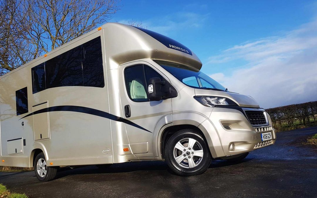 Separate living in a compact length horsebox