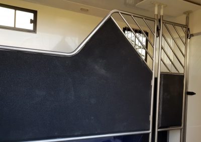 Aeos QV ST35 horsebox horse partitions