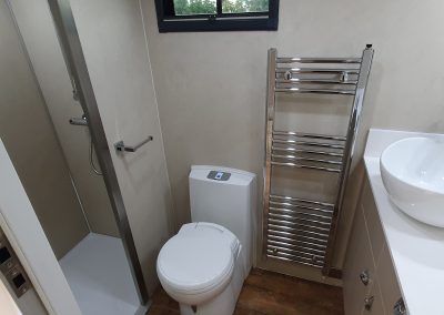 Helios HGV - Toilet & Shower Room