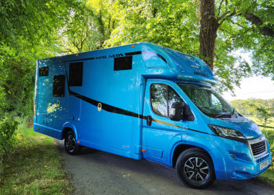 Aeos Discovery 45 Horsebox in Blue